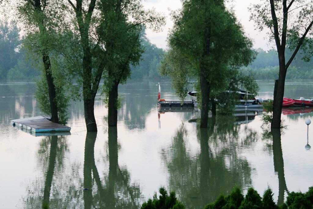Waterfront Hotel Szentendre Luaran gambar