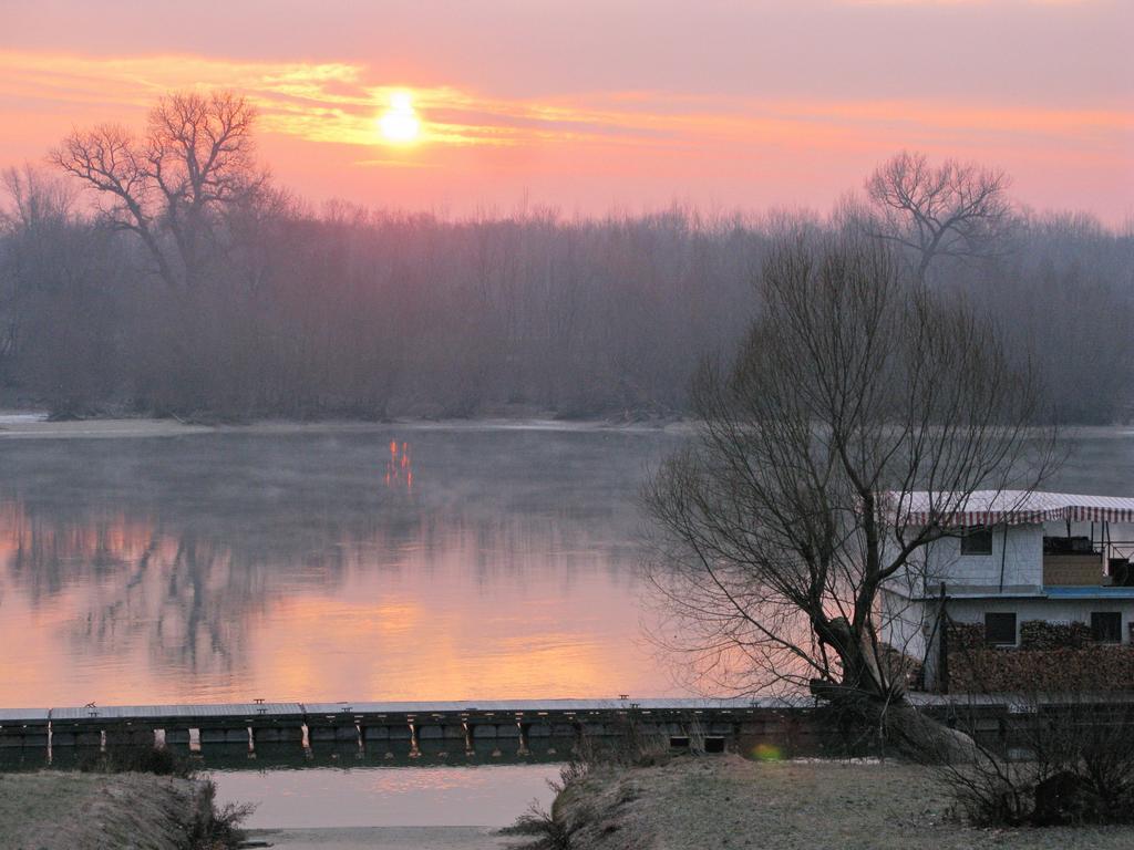 Waterfront Hotel Szentendre Luaran gambar